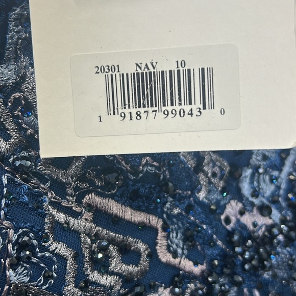 MAC DUGGAL 20301 NWT Embellished Illusion Butterfly Sleeve A-Line Gown - Picture 10 of 10